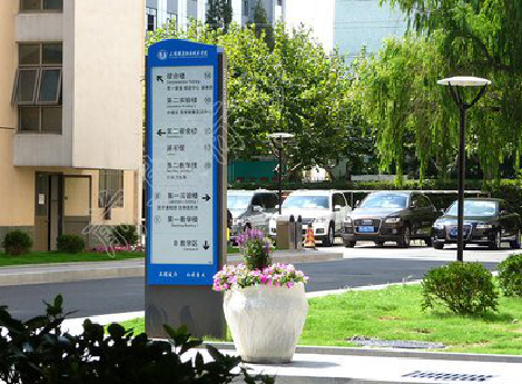 文成哪些因素影响宣传栏的制作？